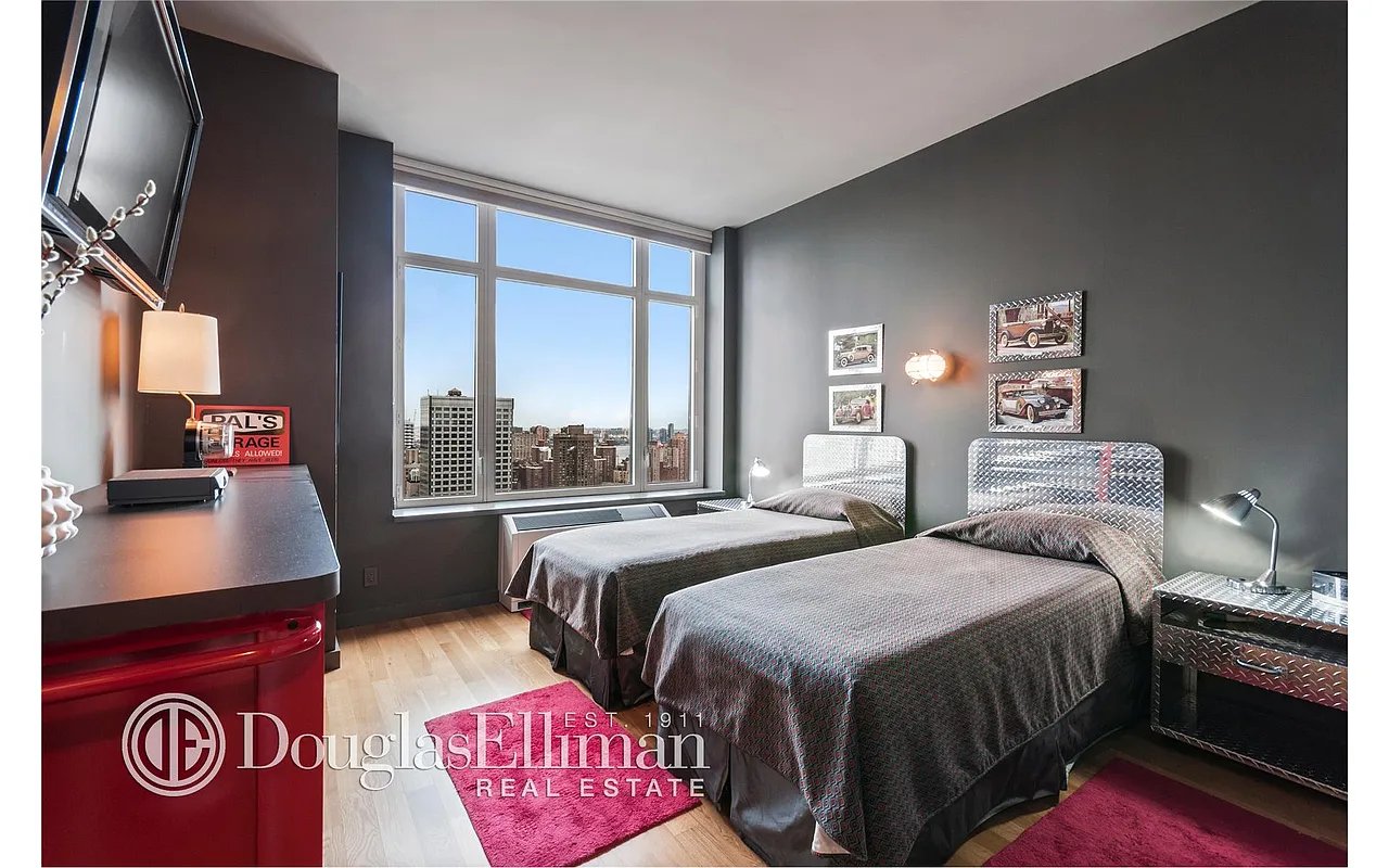 325 5th Ave, #37D