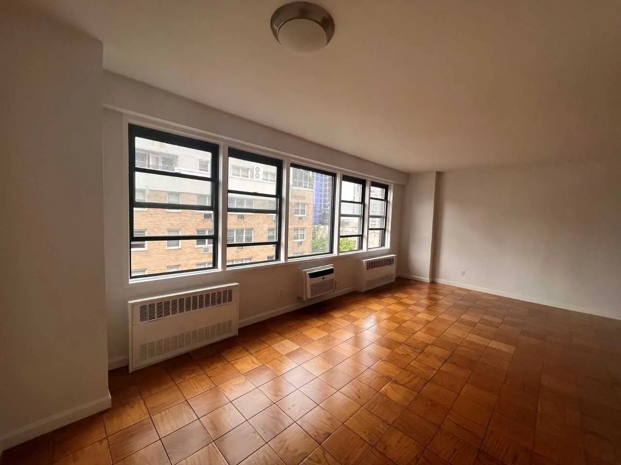 236 East 36th St Unit: 9G