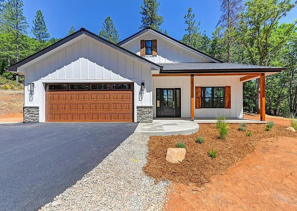 5569 Crestline Dr