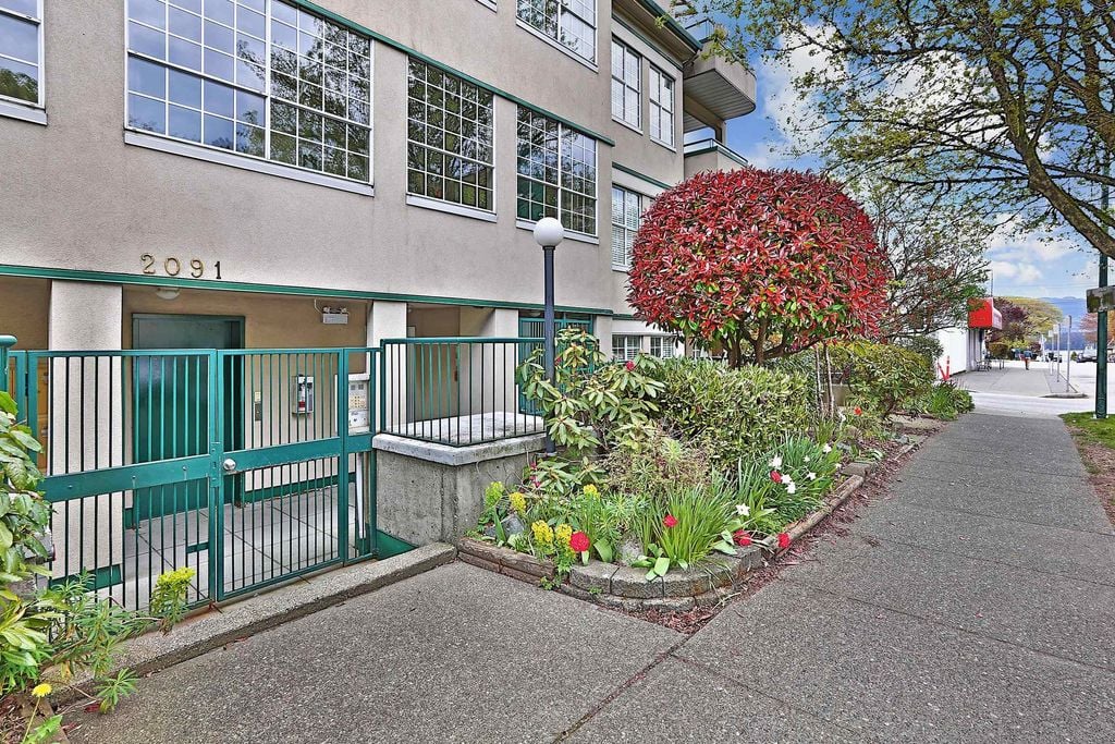 2091 Vine St, #PH1