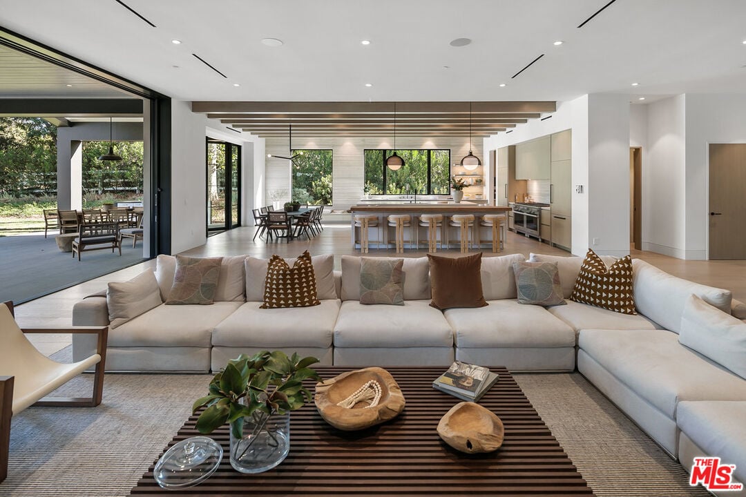 5376 Round Meadow Rd