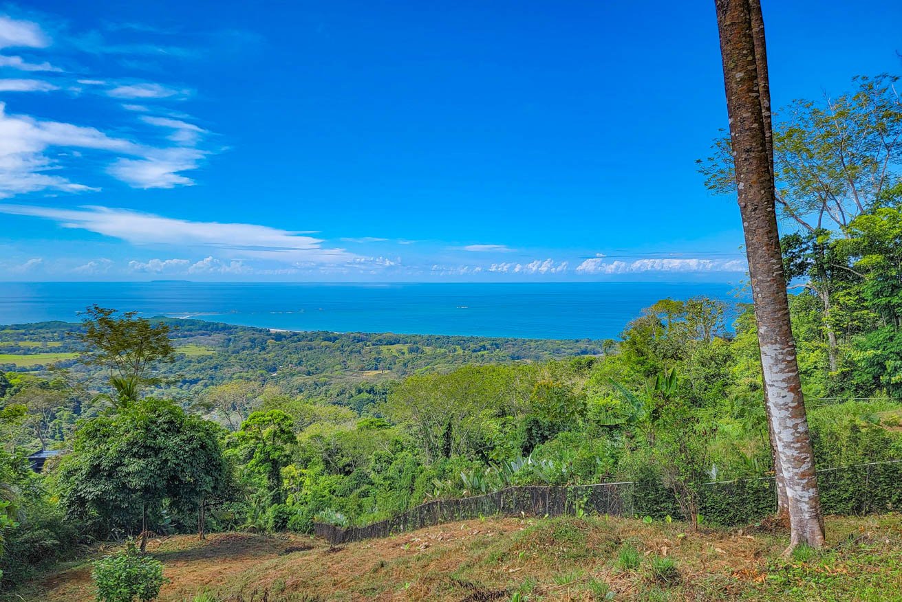 Large Uvita Lot With Whale’s Tail Ocean Views, Sunsets & Legal Water – Ready to Build!