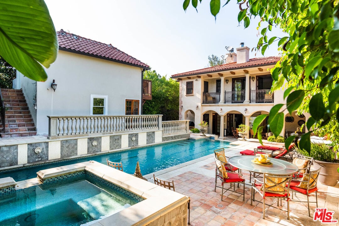 San Vicente Blvd, 90402