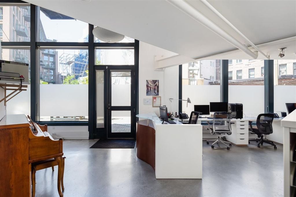 53 E Cordova St