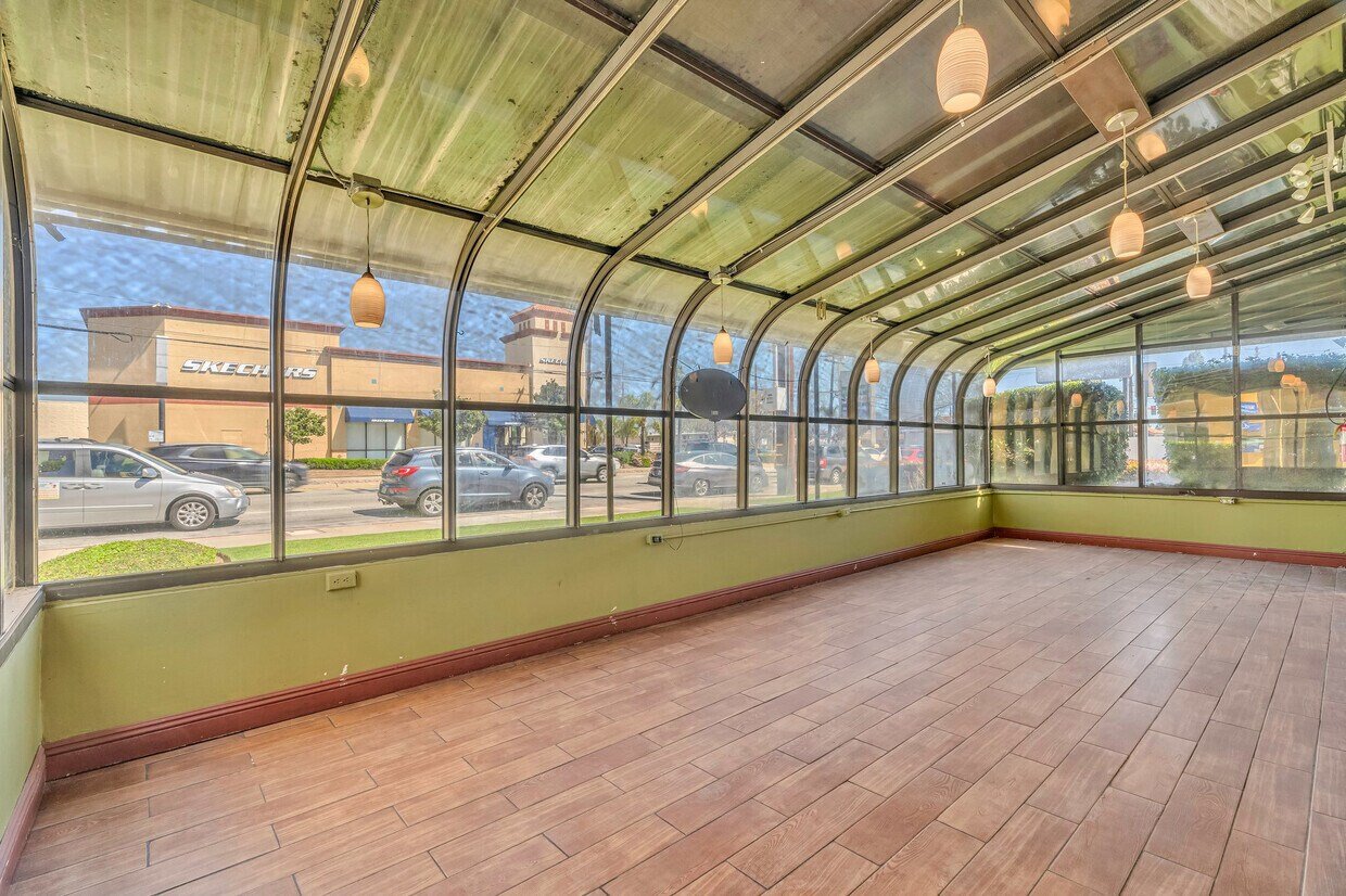 437 Azusa Ave