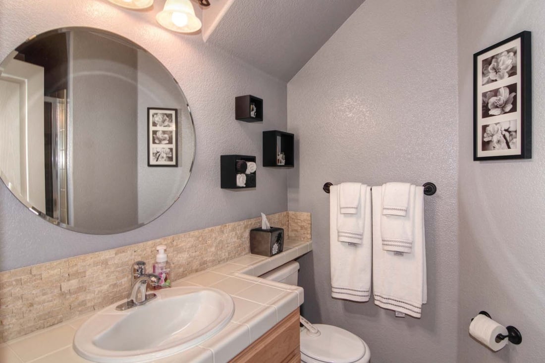 Gorgeous Lincoln 5 Bedroom Home for Sale!