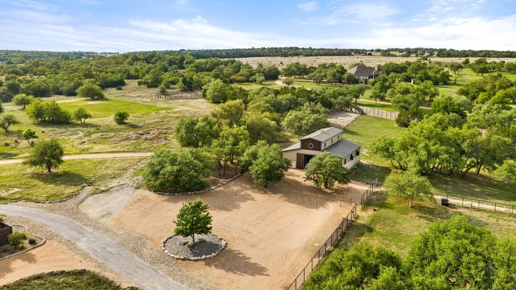 Horseman's Paradise in the heart of Dripping Springs