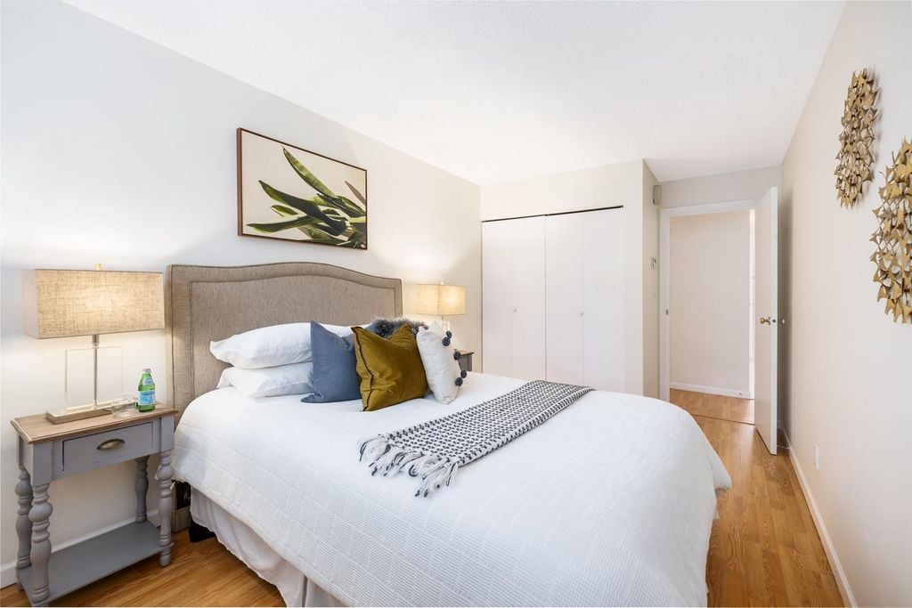 140 E 4th St, #315
