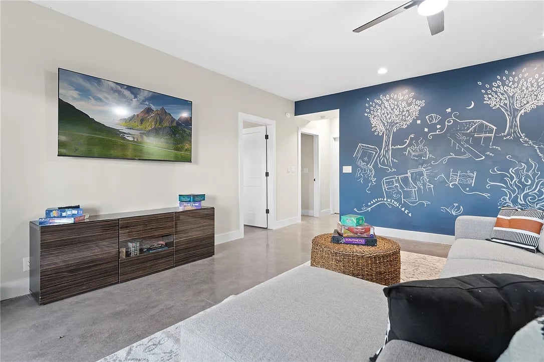 1104 Whitfield Point Rd