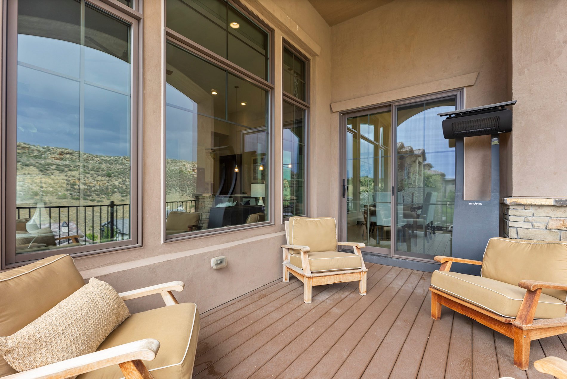8122 Raphael Lane