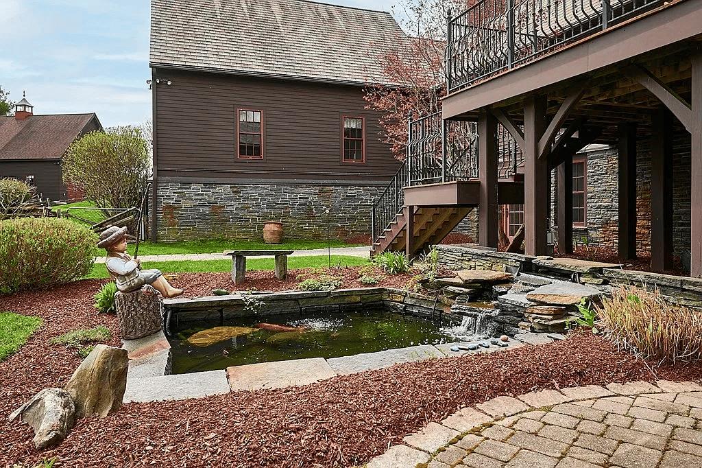 257 Leyden Rd