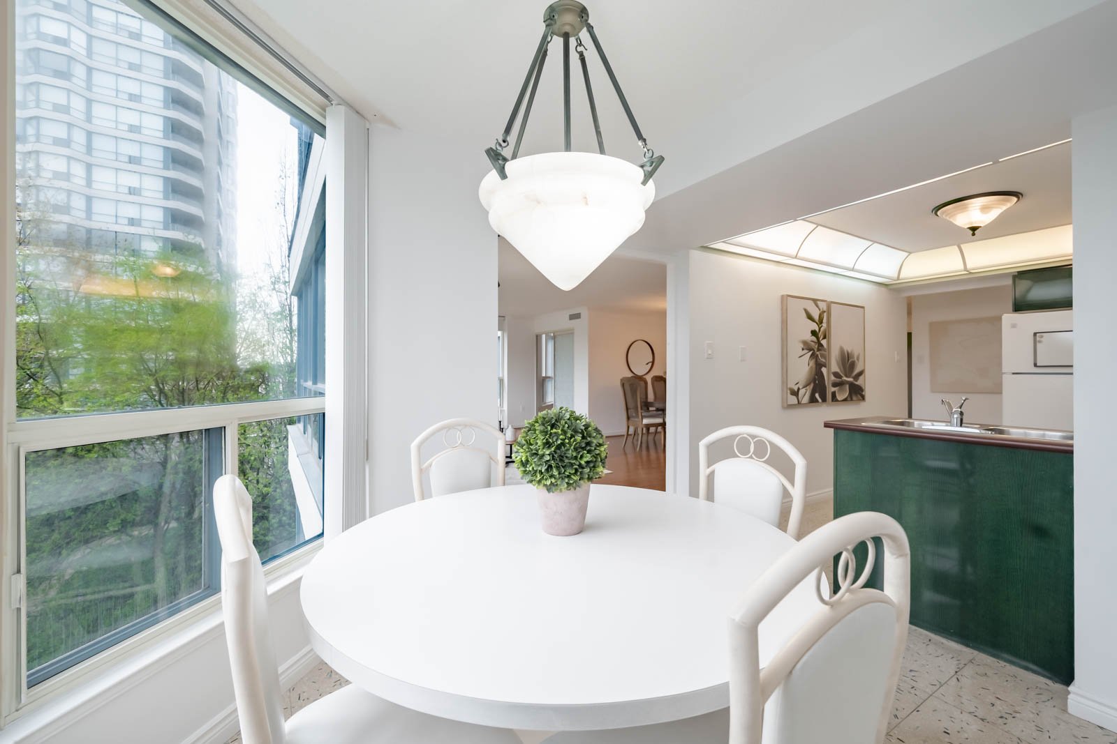 301-7300 Yonge Street 