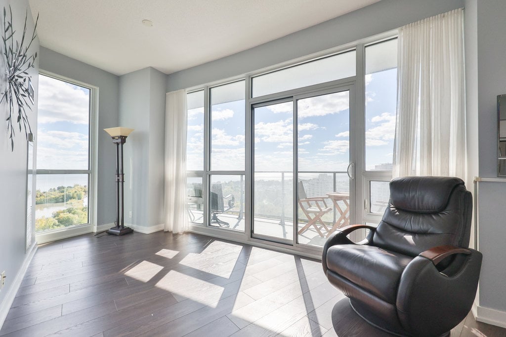 2212 Lake Shore Boulevard W 1803