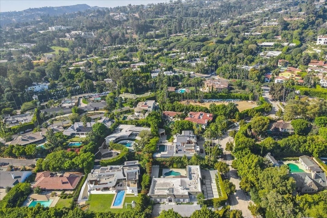 Northstar Manor, N Alta Dr, 90210