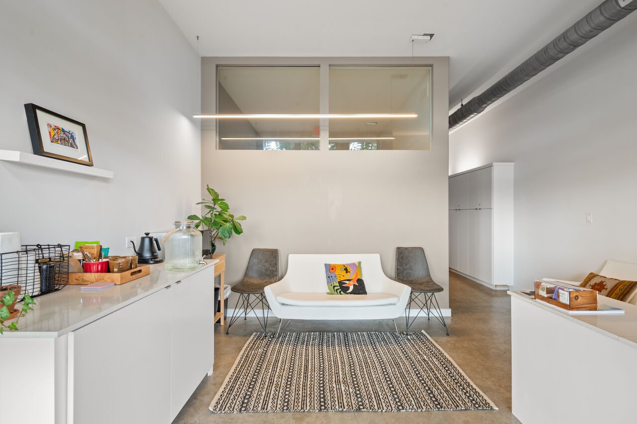Este Condominium