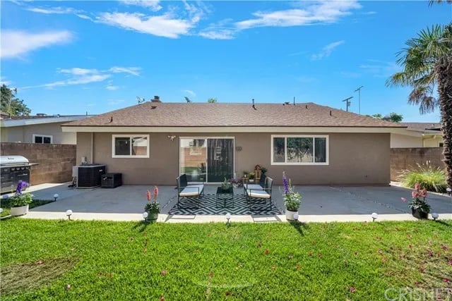 10429 Glade Ave