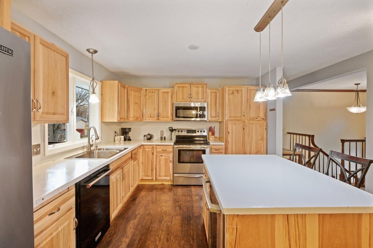 1713 Deerwood Dr