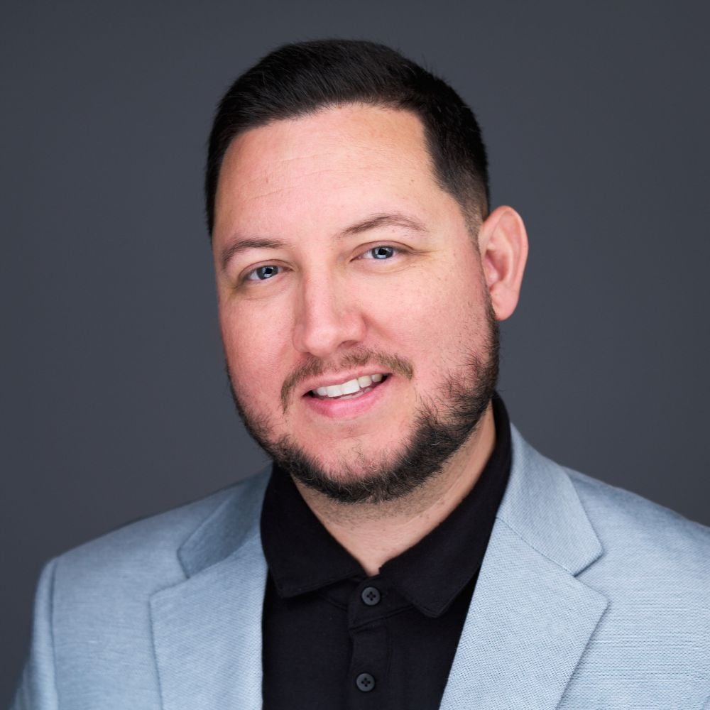 Yvan Andrade Fresno CA, Real Estate Agent Headshot