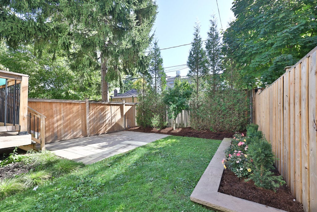 15A Tecumseth Ave
