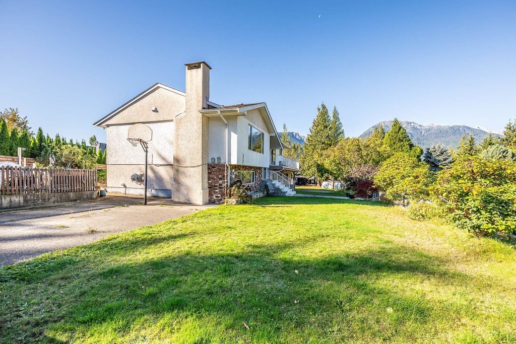 2332 Argyle Cres