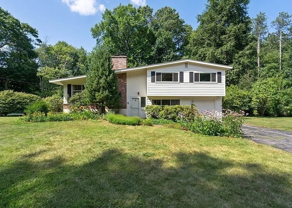 19 Little Tree Ln