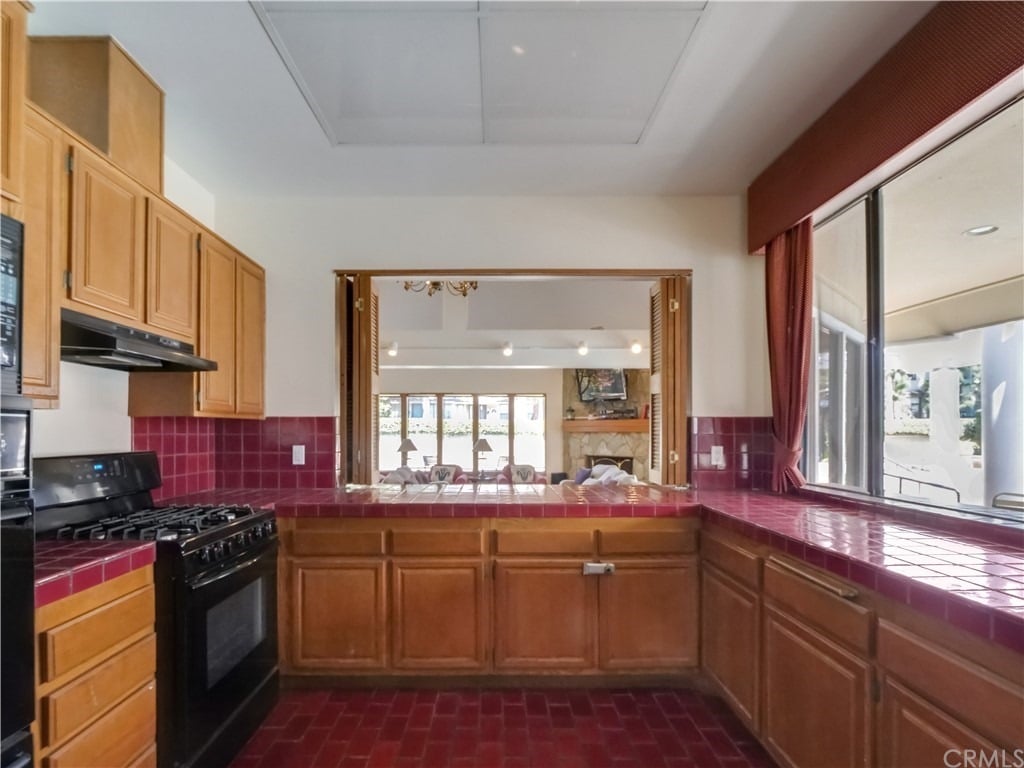 2563 Plaza Del Amo #204