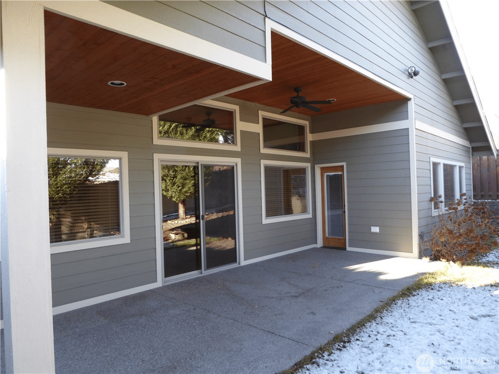 541 Village Dr
