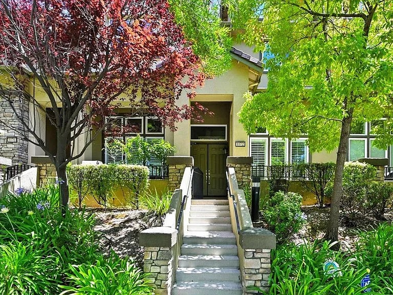 1172 McKay Dr
