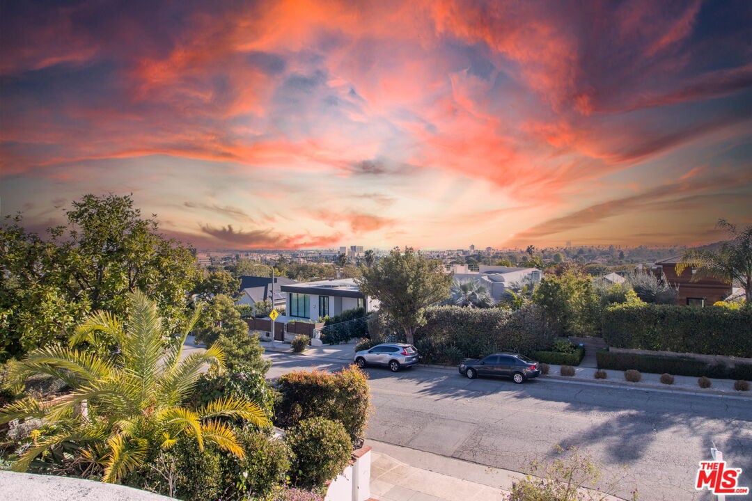 905 Berkeley St, 90403