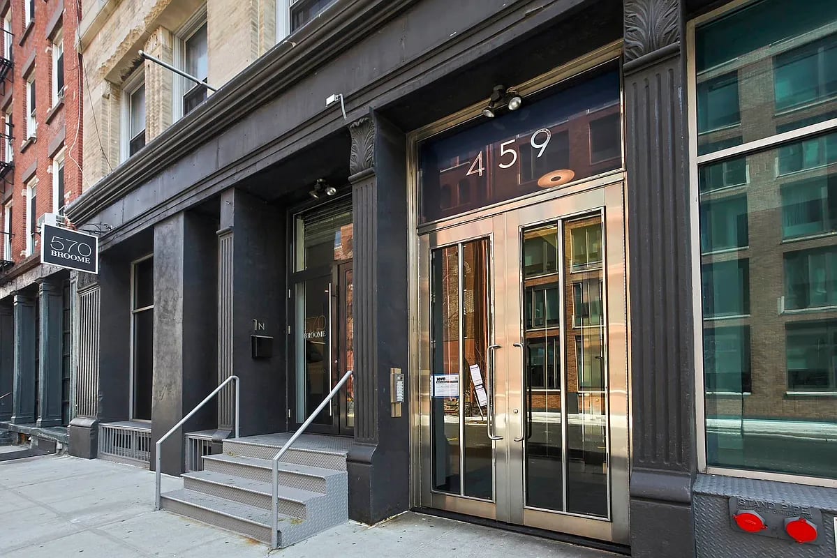459 Washington St #2S