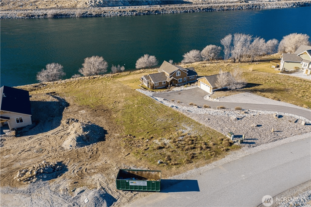 23 N Shore Dr