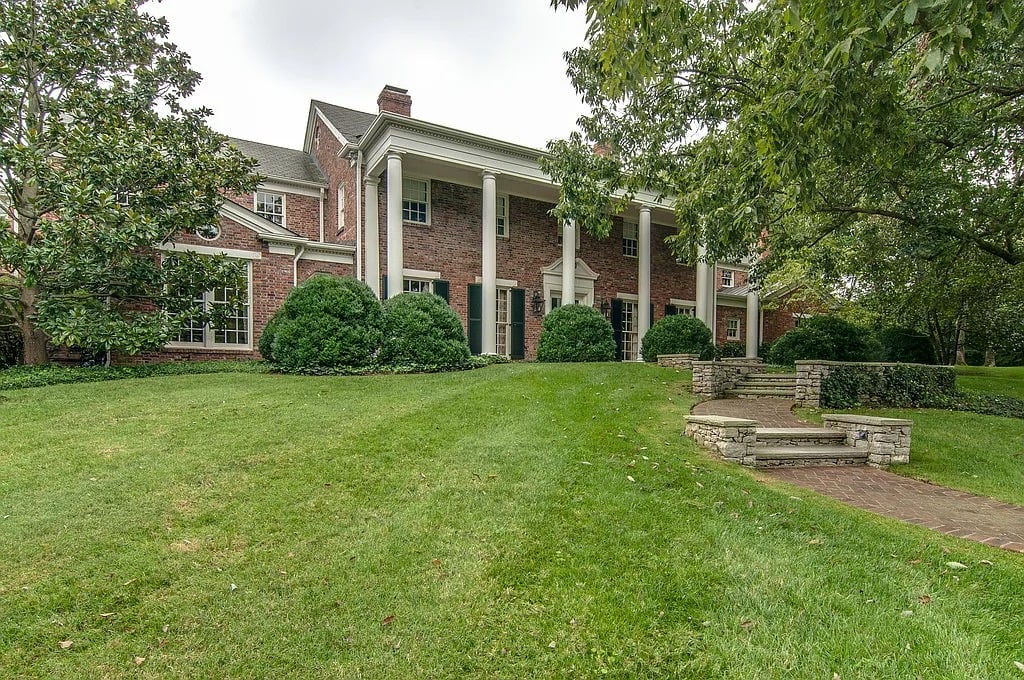 1220 Chickering Rd