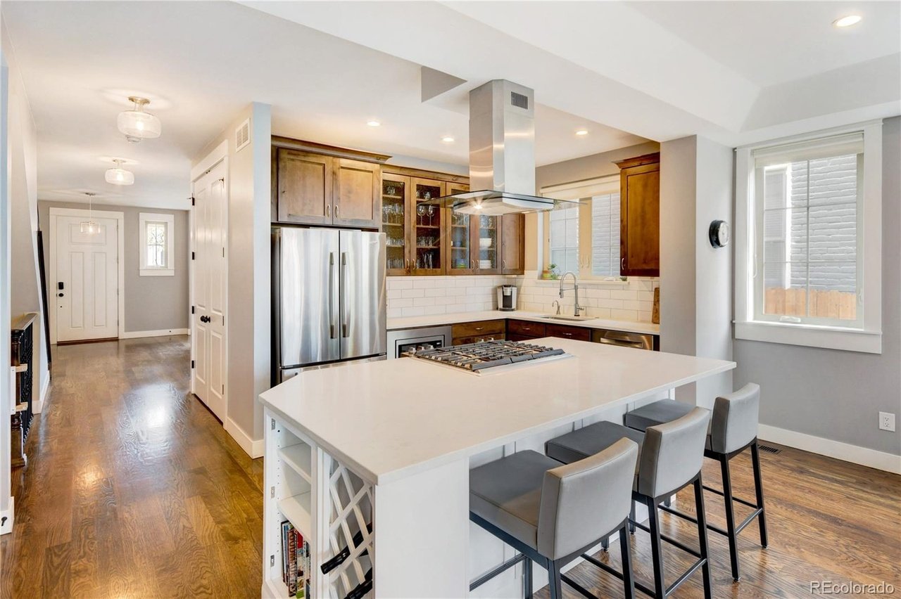 3214 W Hayward Pl