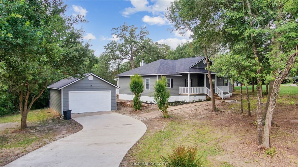 10700 Lakefront Dr