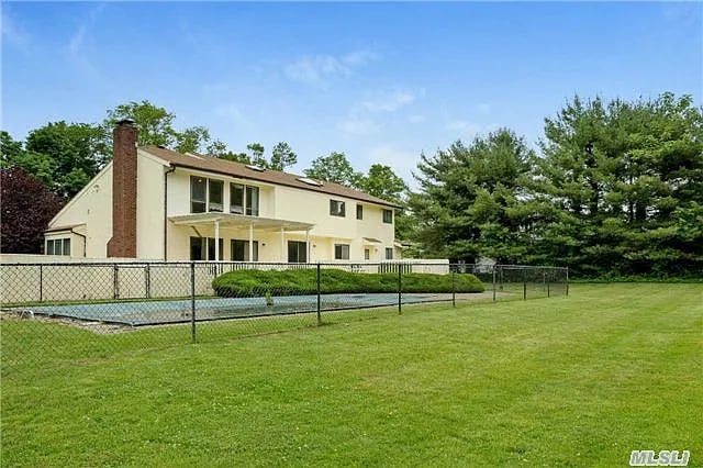 310 Willis Ave