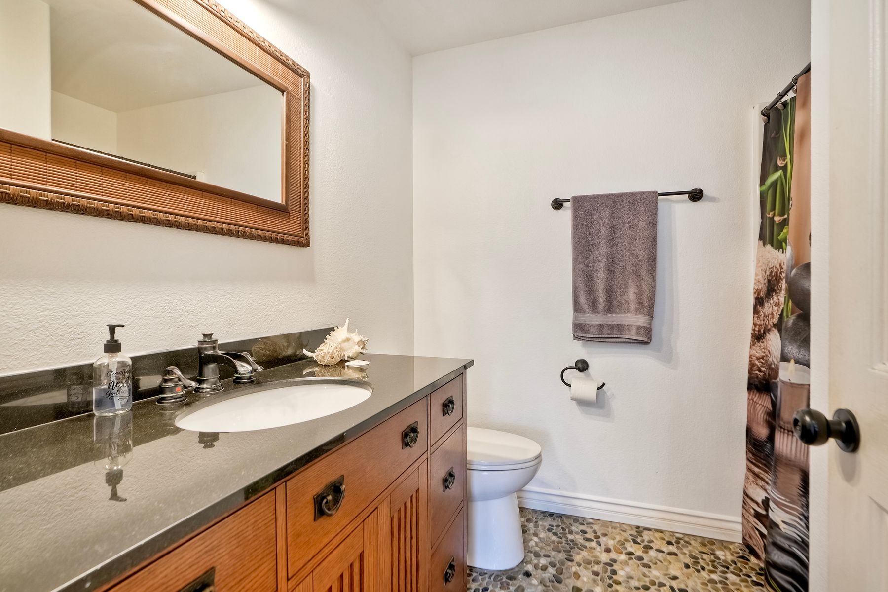 1025 Honeysuckle Dr
