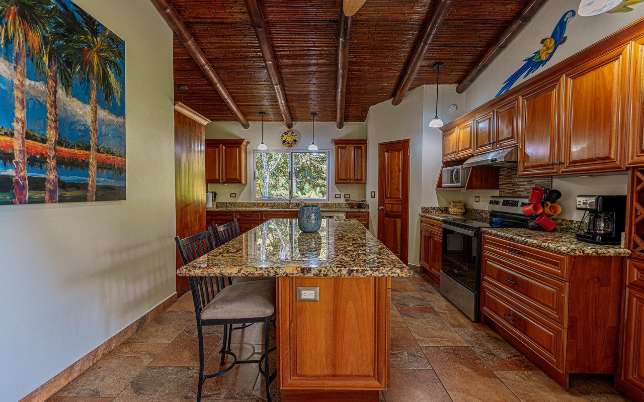 WHALE’S TAIL OCEAN VIEW ESTATE WITH EXTRA LOT 
