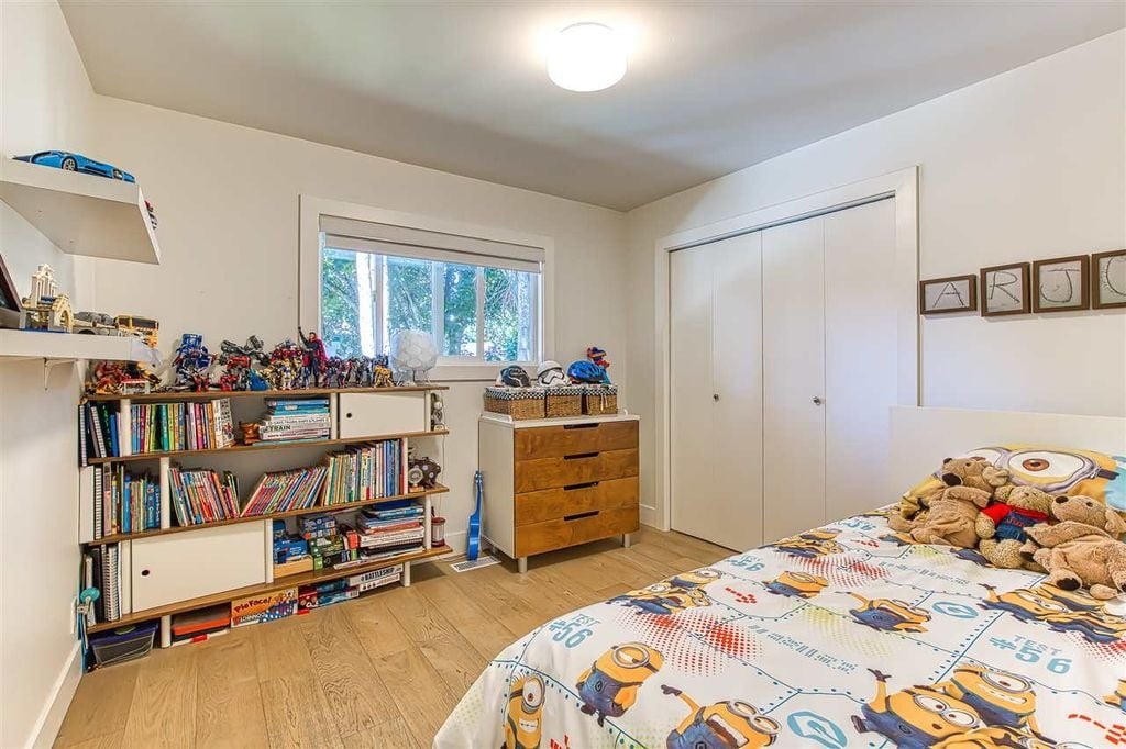 12651 15 Ave