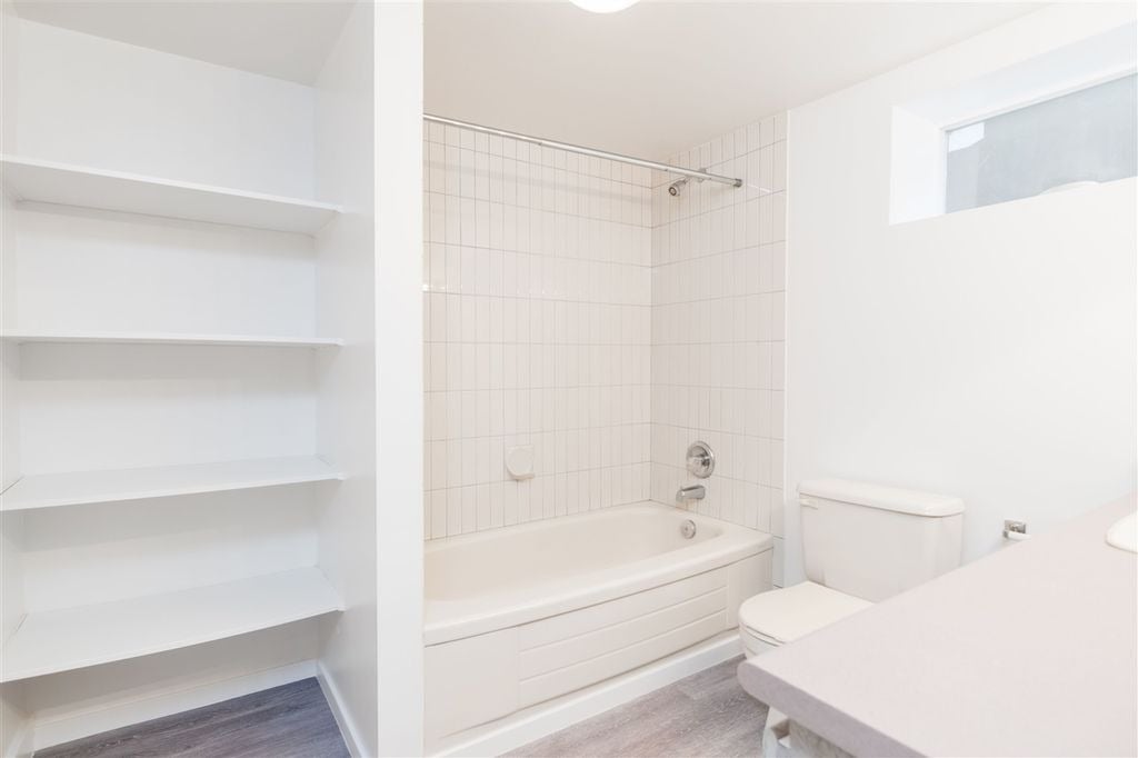 294 W 16th Ave