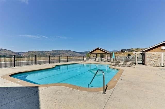 106 Crystal Dr