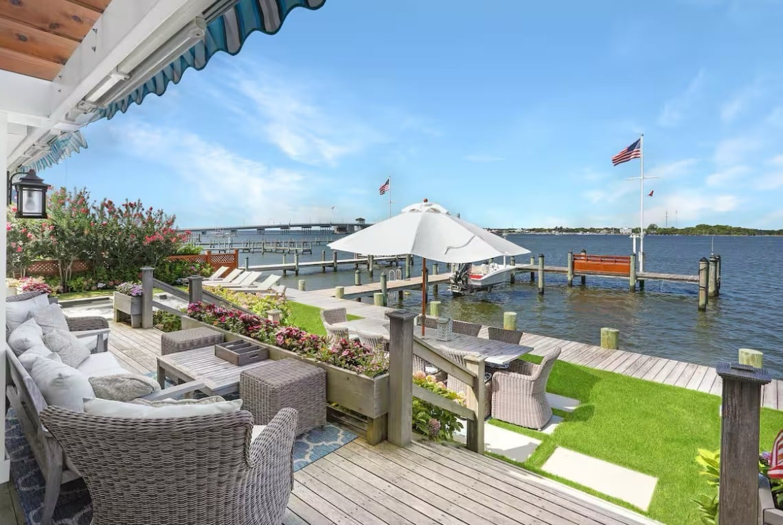 #1098 Beautiful Bayfront with Pool