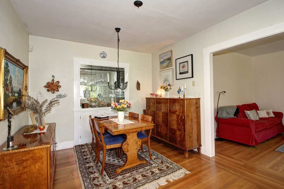 Just Listed! Excellent Location! and Under $300K!