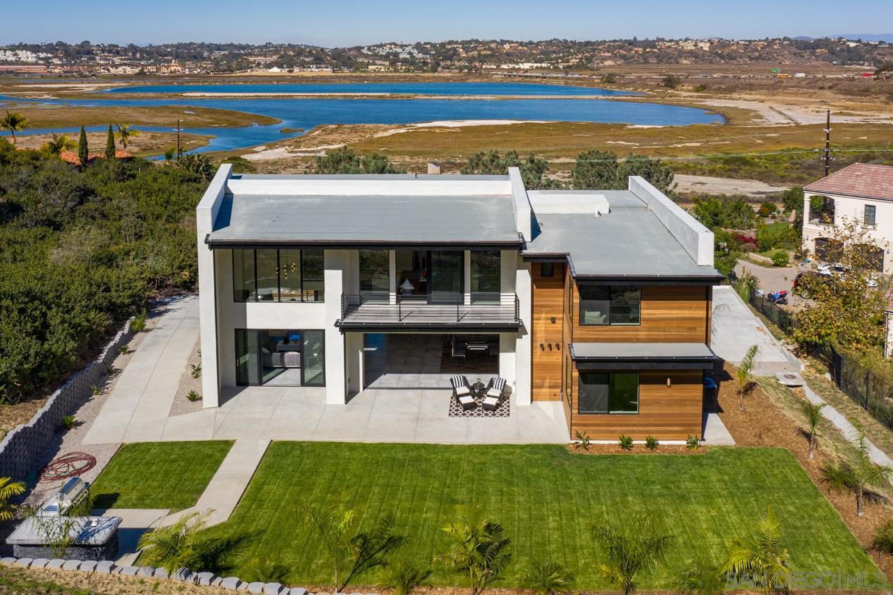 2829 Racetrack View Dr