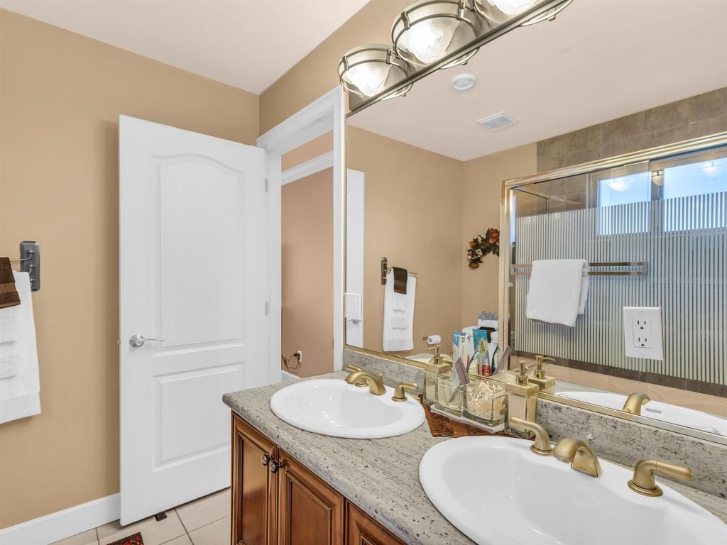 2325 W King Edward Ave