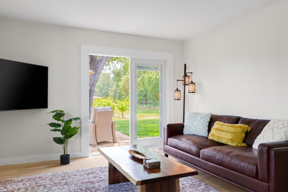 725 Lytton Station