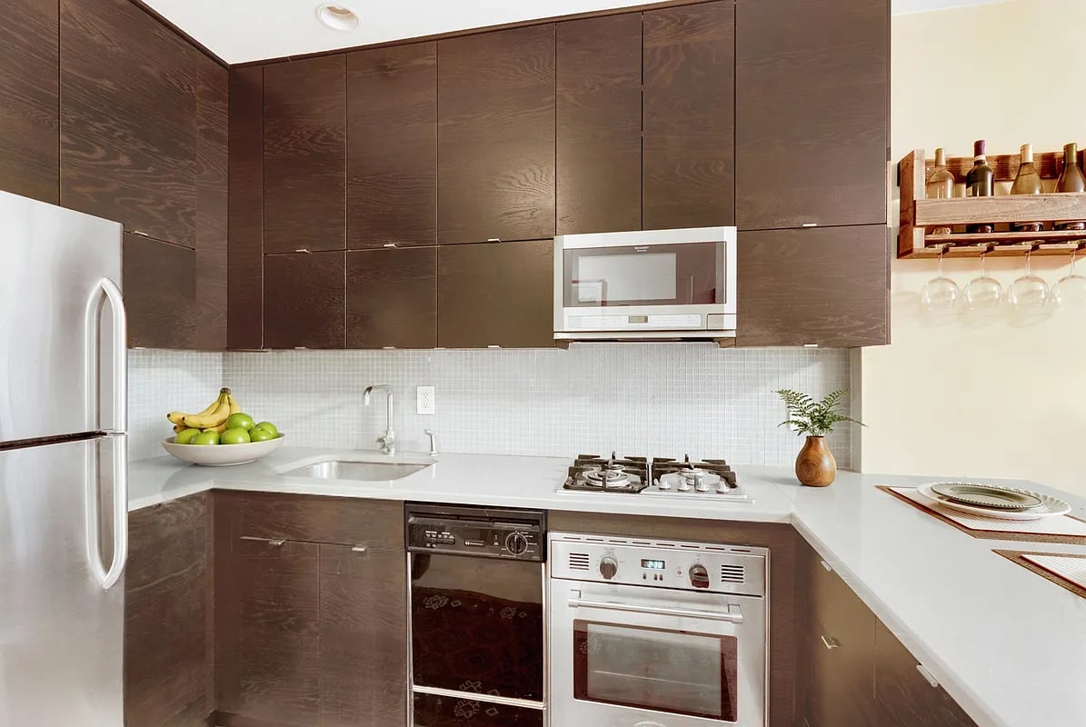 535 Clinton Street Unit: 2B