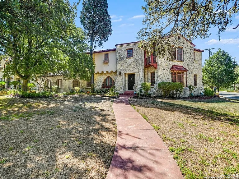 134 W Kings Hwy