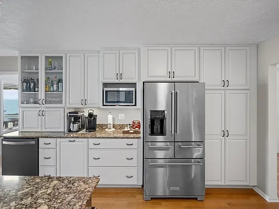 598 N Monument View