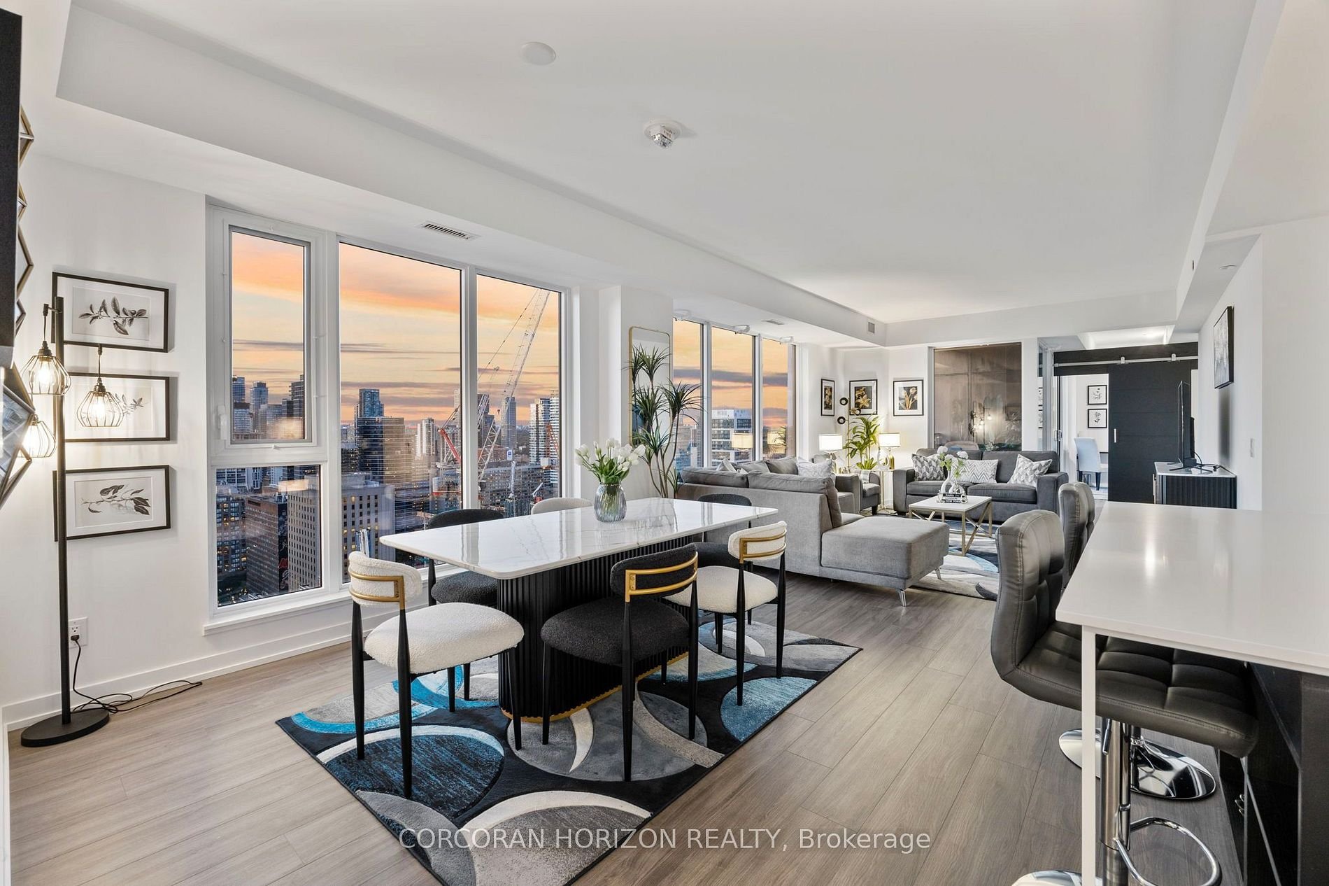 DOWNTOWN MODERN CHARM