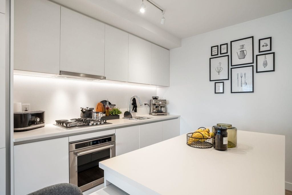 525 Foster Ave, #403
